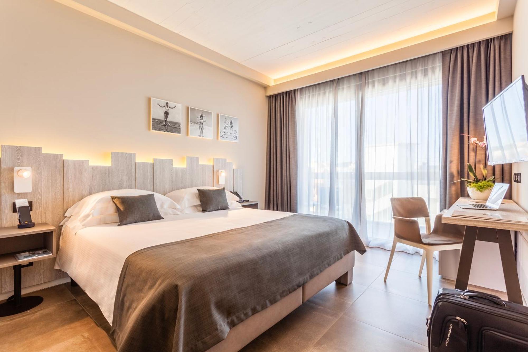 Double or Twin Room Side Sea View