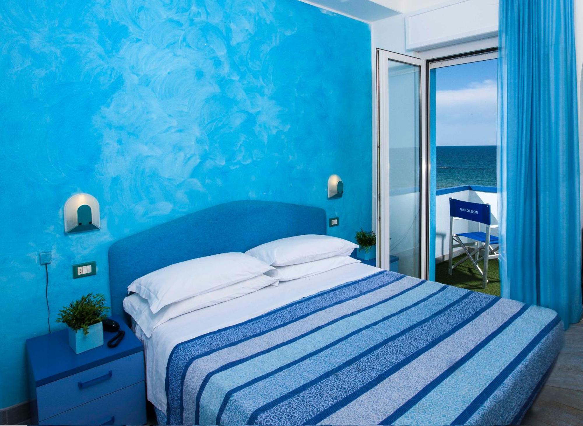 Double or Twin Room Sea View